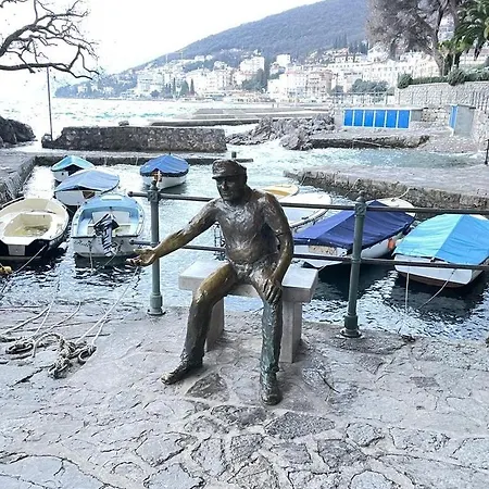 Marina *